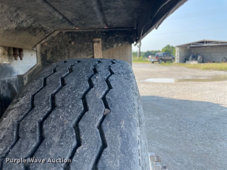 image for item JQ9675 1999 International 5000  ready mix truck