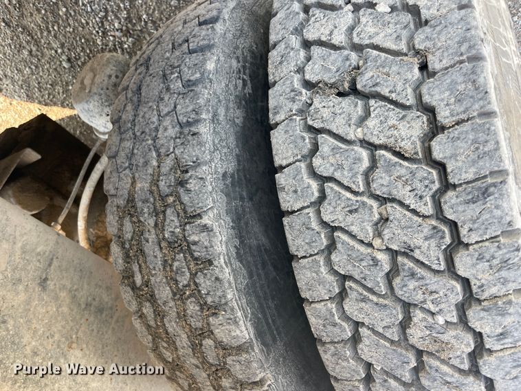 image for item JQ9675 1999 International 5000  ready mix truck