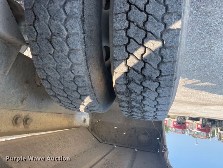 image for item JQ9675 1999 International 5000  ready mix truck