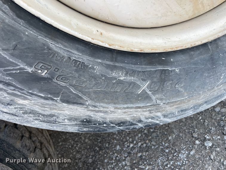 image for item JQ9675 1999 International 5000  ready mix truck