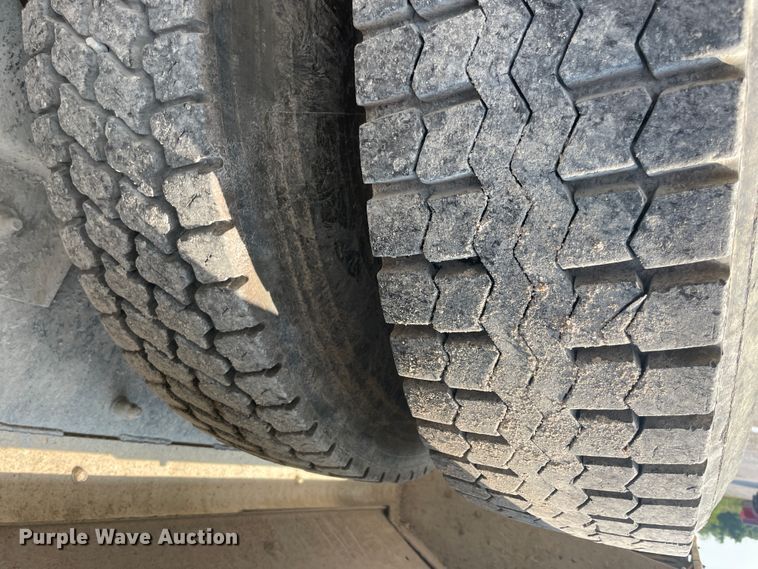 image for item JQ9675 1999 International 5000  ready mix truck