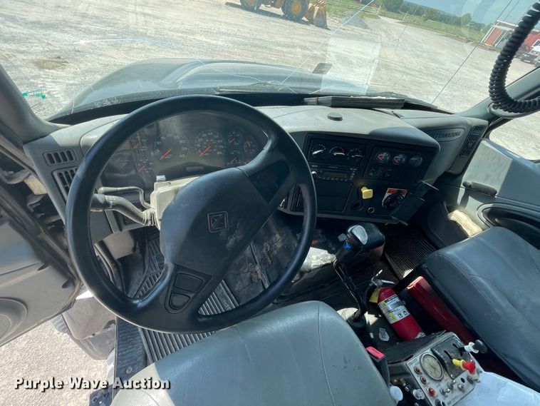 image for item JQ9716 2006 International WorkStar 7600  dump truck