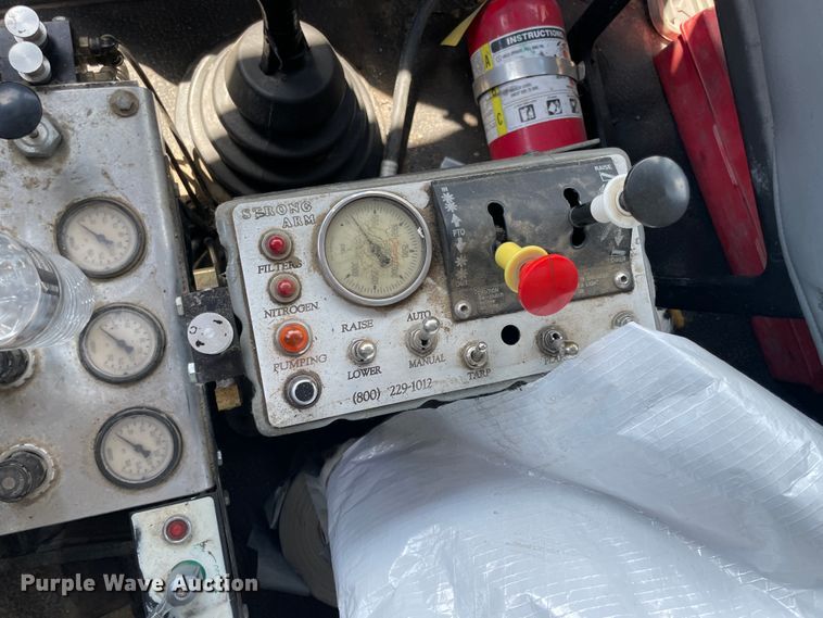 image for item JQ9716 2006 International WorkStar 7600  dump truck