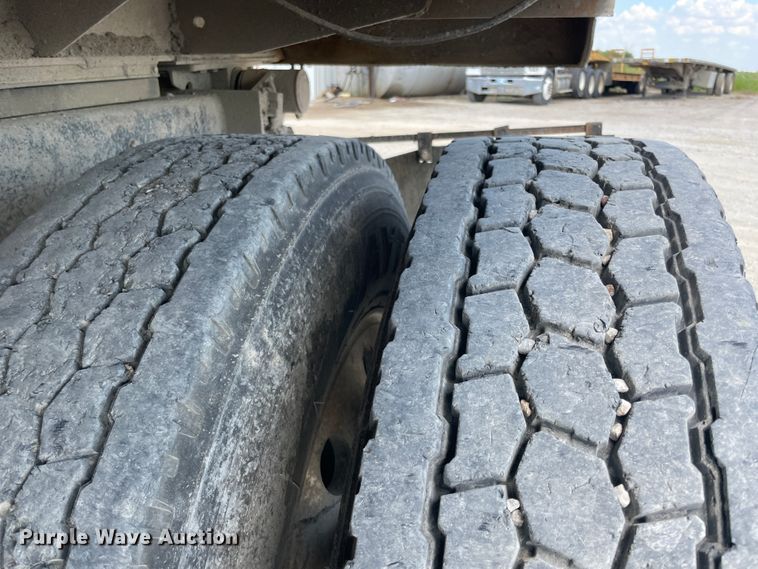 image for item JQ9717 2001 Sterling LT9500  dump truck