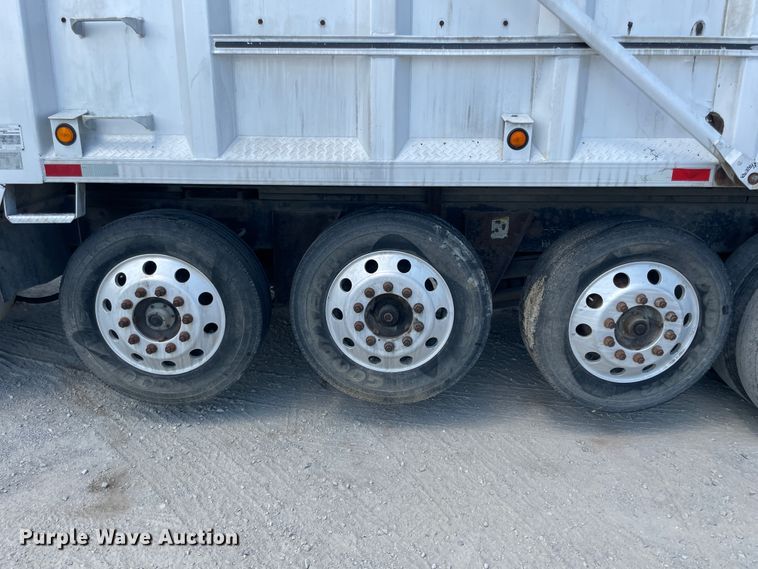 image for item JQ9717 2001 Sterling LT9500  dump truck