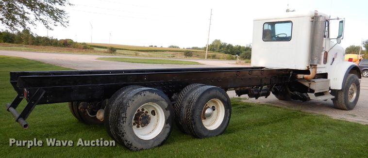 image for item KA9366 1997 Freightliner FLD  truck cab and chassis