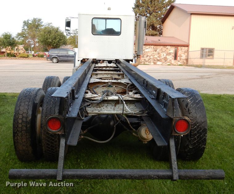 image for item KA9366 1997 Freightliner FLD  truck cab and chassis