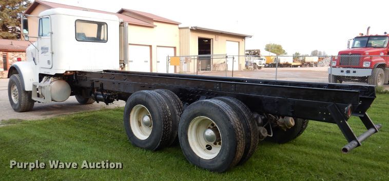 image for item KA9366 1997 Freightliner FLD  truck cab and chassis