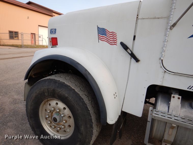 image for item KA9366 1997 Freightliner FLD  truck cab and chassis