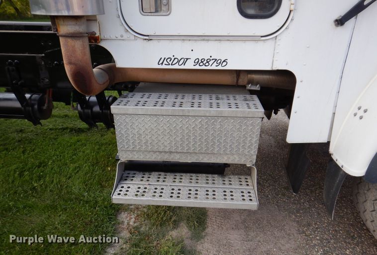 image for item KA9366 1997 Freightliner FLD  truck cab and chassis