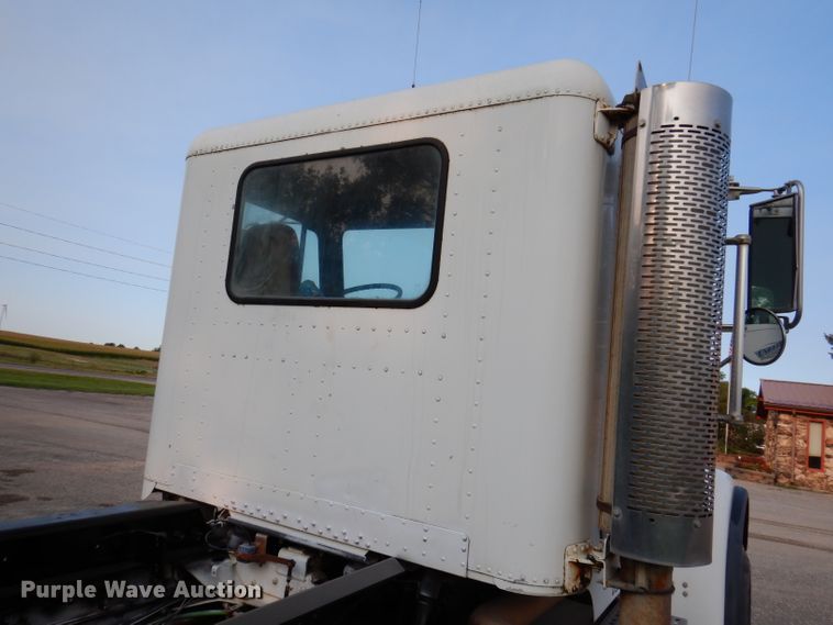 image for item KA9366 1997 Freightliner FLD  truck cab and chassis