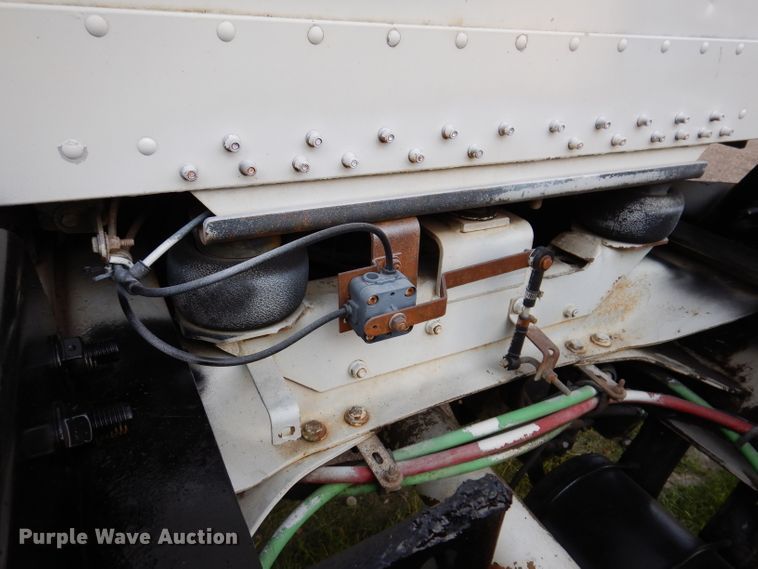 image for item KA9366 1997 Freightliner FLD  truck cab and chassis