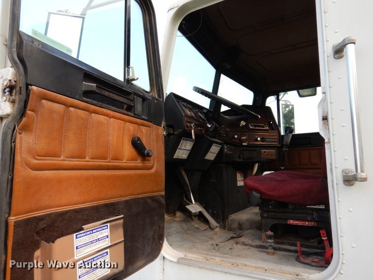 image for item KA9366 1997 Freightliner FLD  truck cab and chassis