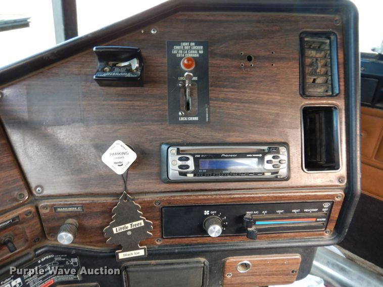 image for item KA9366 1997 Freightliner FLD  truck cab and chassis