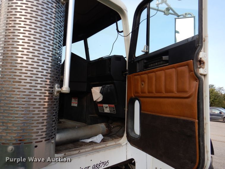 image for item KA9366 1997 Freightliner FLD  truck cab and chassis