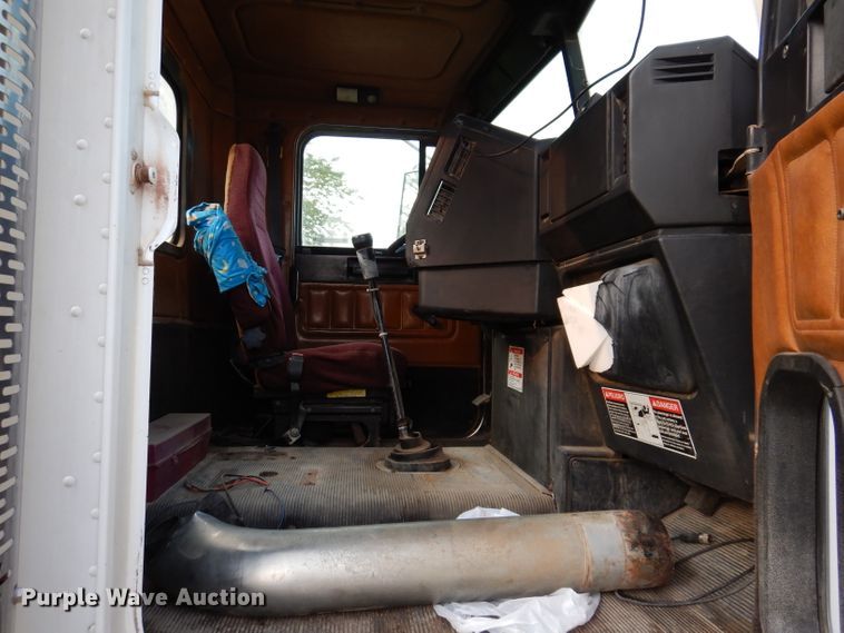 image for item KA9366 1997 Freightliner FLD  truck cab and chassis