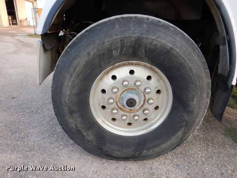 image for item KA9366 1997 Freightliner FLD  truck cab and chassis