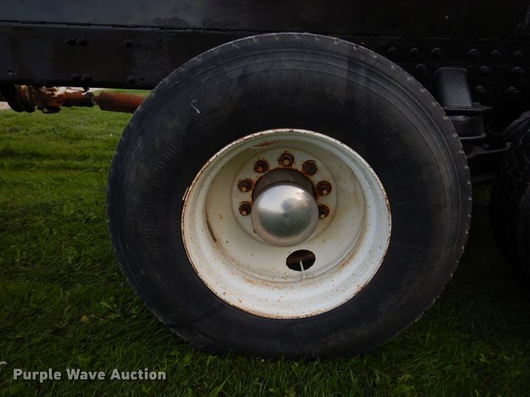 image for item KA9366 1997 Freightliner FLD  truck cab and chassis