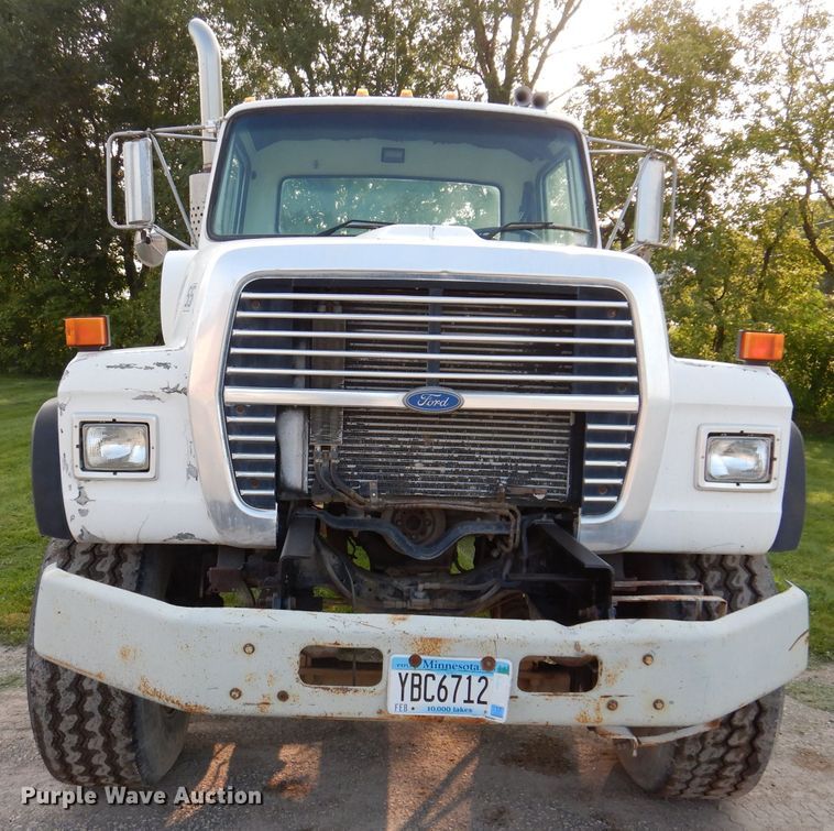 image for item KA9367 1997 Ford LT8000  truck cab and chassis