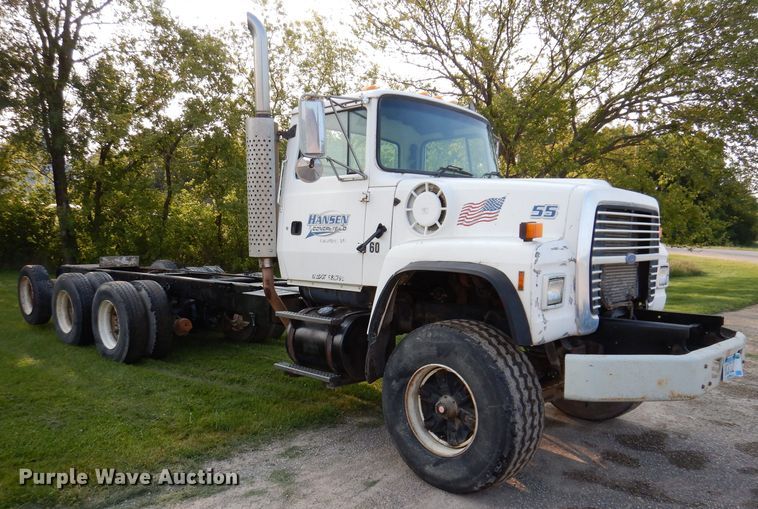 image for item KA9367 1997 Ford LT8000  truck cab and chassis