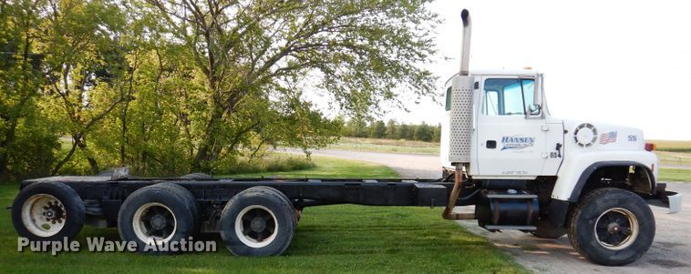 image for item KA9367 1997 Ford LT8000  truck cab and chassis