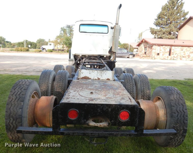 image for item KA9367 1997 Ford LT8000  truck cab and chassis