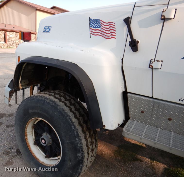 image for item KA9367 1997 Ford LT8000  truck cab and chassis