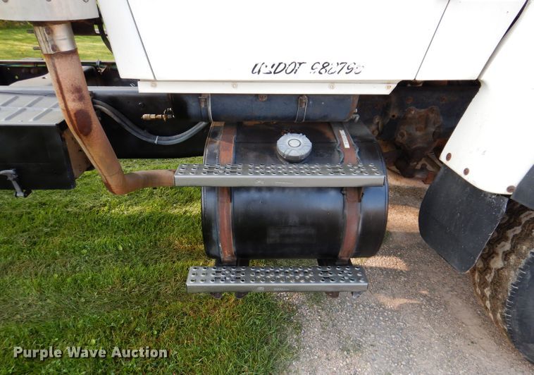 image for item KA9367 1997 Ford LT8000  truck cab and chassis