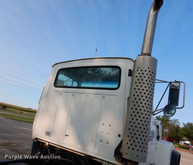 image for item KA9367 1997 Ford LT8000  truck cab and chassis