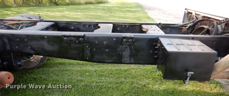 image for item KA9367 1997 Ford LT8000  truck cab and chassis