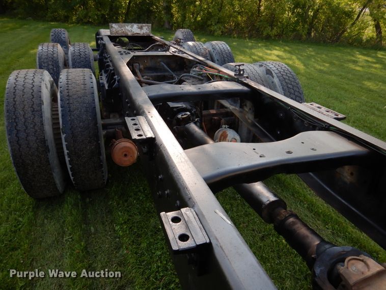 image for item KA9367 1997 Ford LT8000  truck cab and chassis