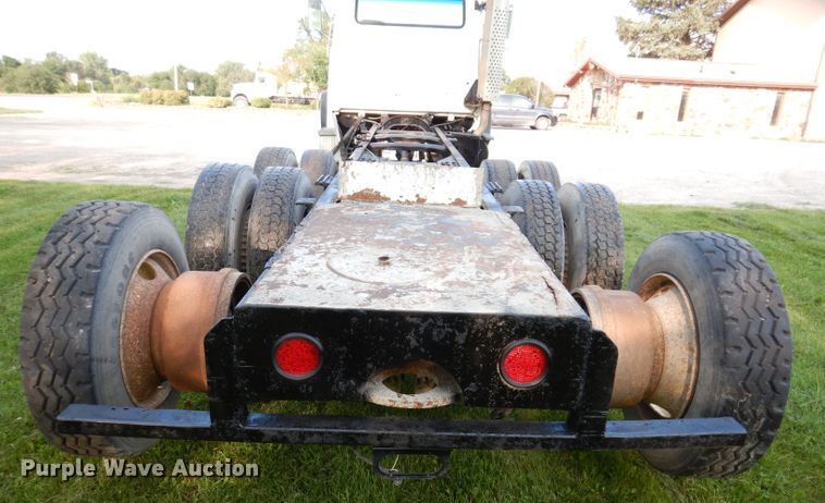 image for item KA9367 1997 Ford LT8000  truck cab and chassis