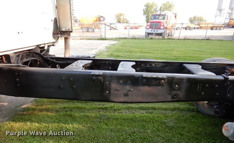 image for item KA9367 1997 Ford LT8000  truck cab and chassis