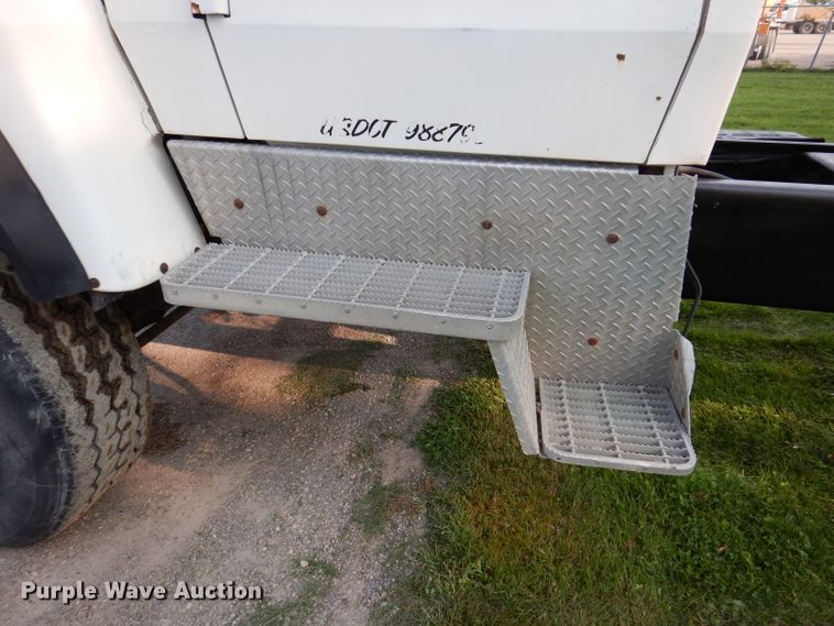 image for item KA9367 1997 Ford LT8000  truck cab and chassis