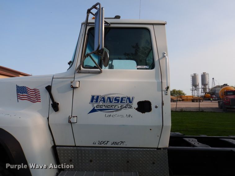 image for item KA9367 1997 Ford LT8000  truck cab and chassis