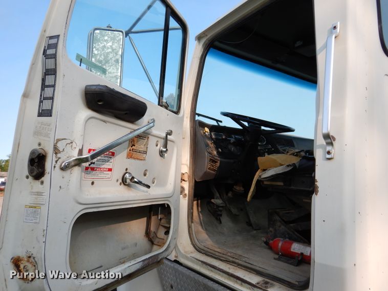 image for item KA9367 1997 Ford LT8000  truck cab and chassis