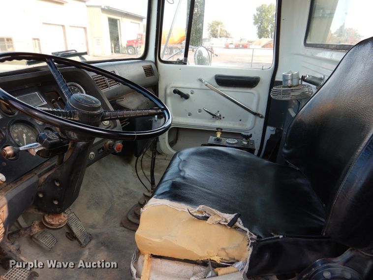 image for item KA9367 1997 Ford LT8000  truck cab and chassis