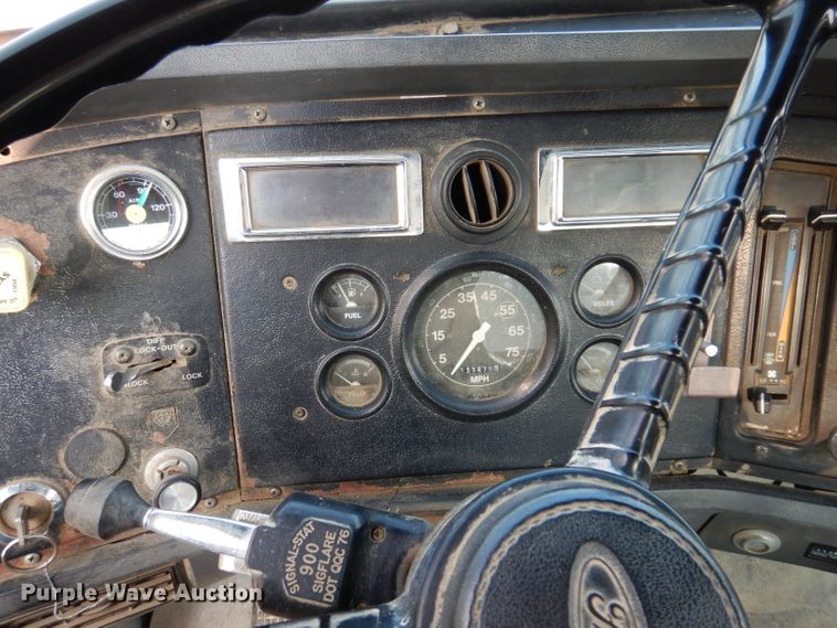 image for item KA9367 1997 Ford LT8000  truck cab and chassis