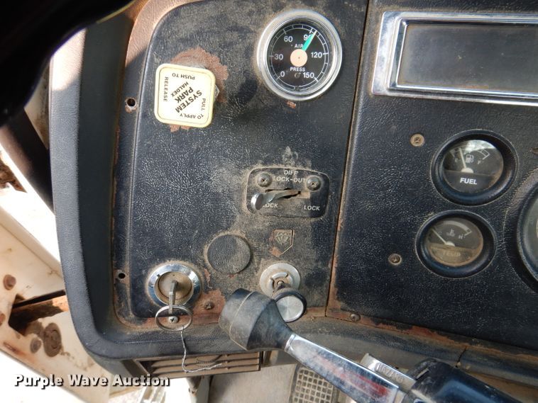 image for item KA9367 1997 Ford LT8000  truck cab and chassis