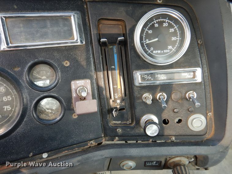 image for item KA9367 1997 Ford LT8000  truck cab and chassis