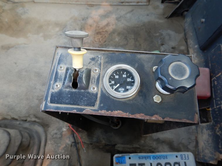 image for item KA9367 1997 Ford LT8000  truck cab and chassis