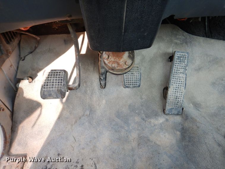 image for item KA9367 1997 Ford LT8000  truck cab and chassis