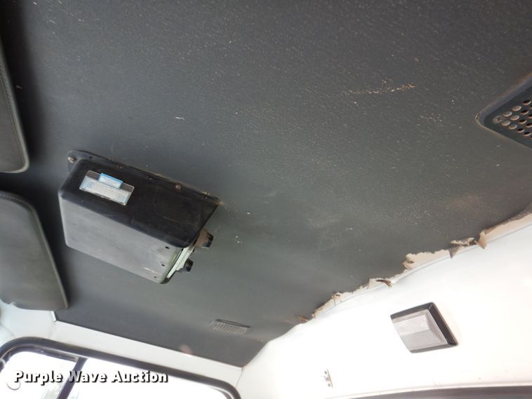 image for item KA9367 1997 Ford LT8000  truck cab and chassis