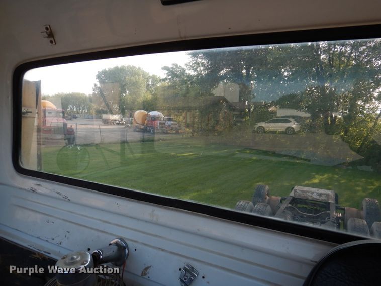 image for item KA9367 1997 Ford LT8000  truck cab and chassis