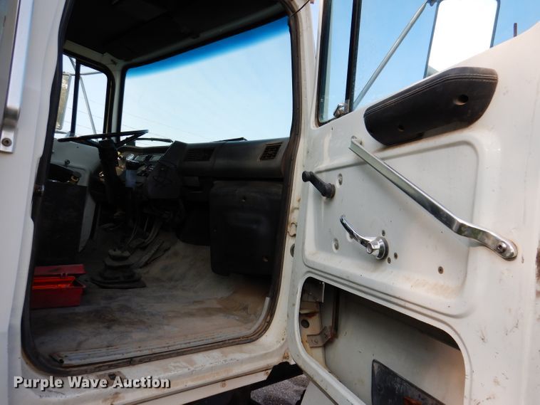 image for item KA9367 1997 Ford LT8000  truck cab and chassis