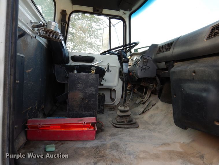 image for item KA9367 1997 Ford LT8000  truck cab and chassis