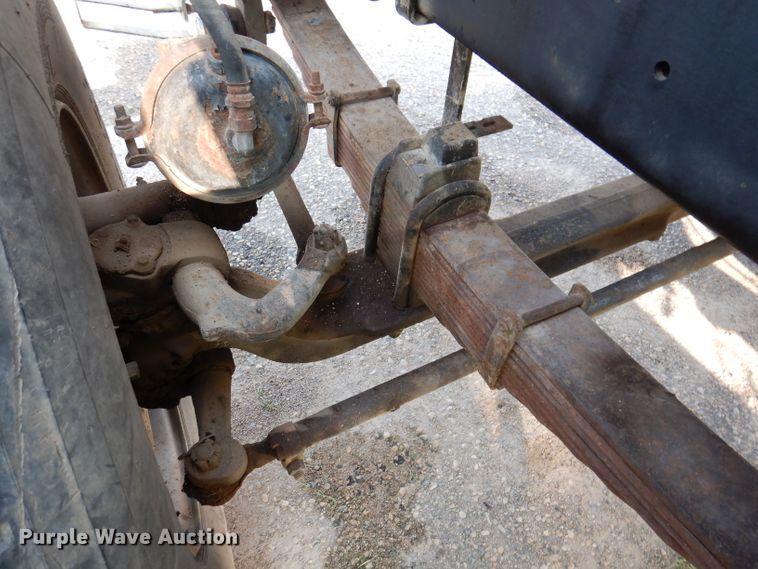 image for item KA9367 1997 Ford LT8000  truck cab and chassis