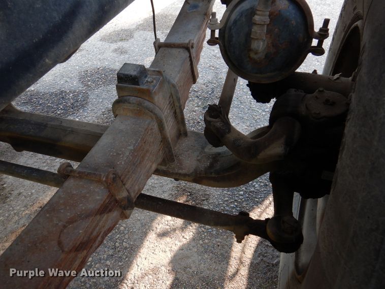 image for item KA9367 1997 Ford LT8000  truck cab and chassis