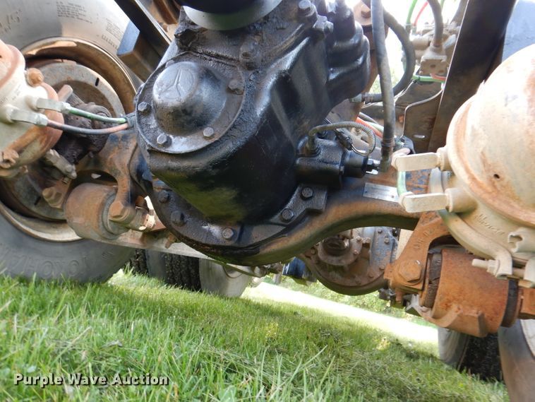 image for item KA9367 1997 Ford LT8000  truck cab and chassis