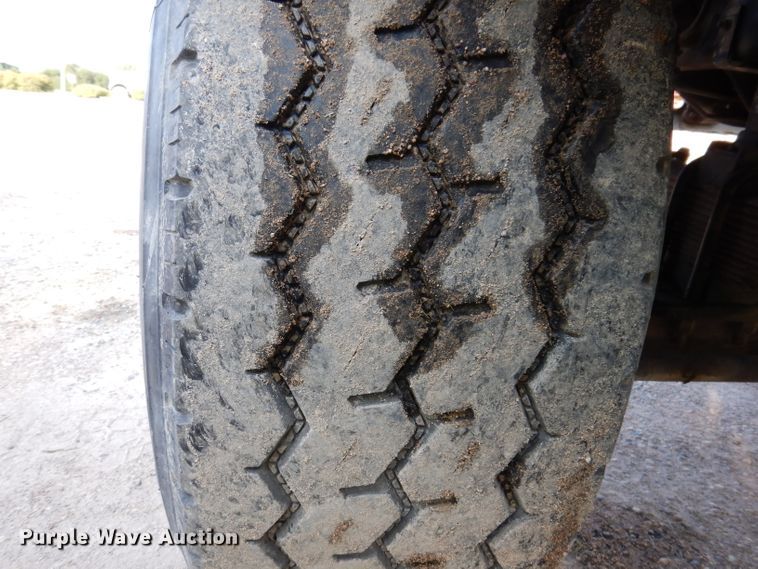 image for item KA9367 1997 Ford LT8000  truck cab and chassis